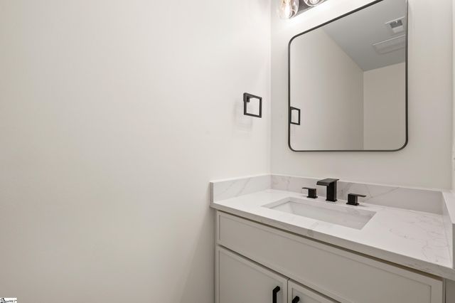 125 E Peninsula Drive, Laurens, SC 29360