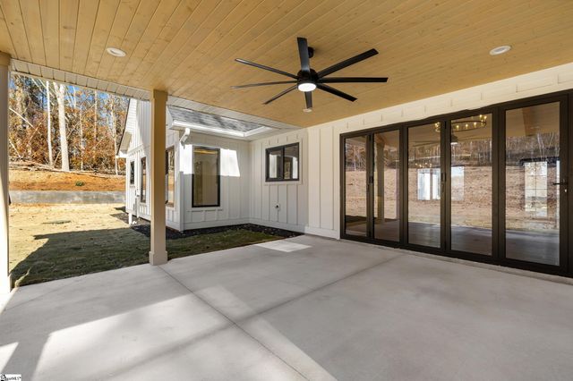 125 E Peninsula Drive, Laurens, SC 29360