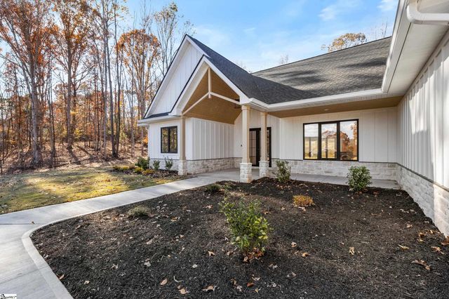 125 E Peninsula Drive, Laurens, SC 29360