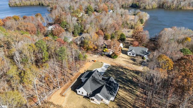 125 E Peninsula Drive, Laurens, SC 29360