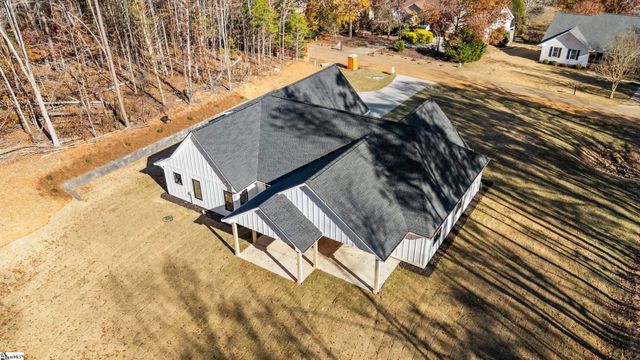 125 E Peninsula Drive, Laurens, SC 29360