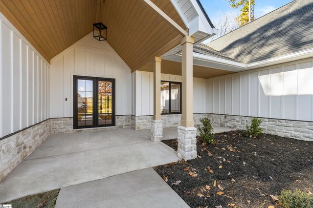 125 E Peninsula Drive, Laurens, SC 29360