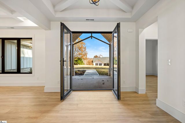 125 E Peninsula Drive, Laurens, SC 29360