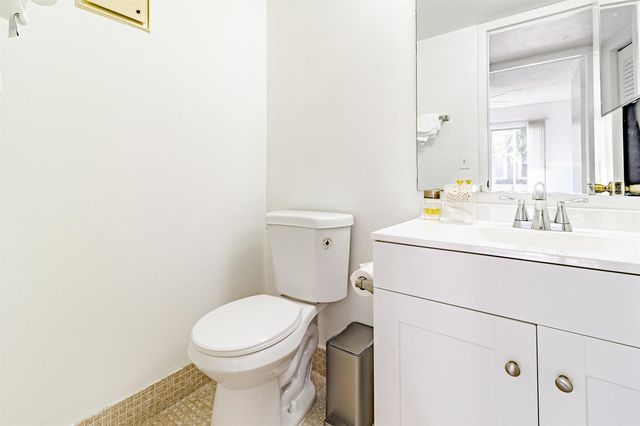 213 Fanshaw 213, Boca Raton, FL 33434