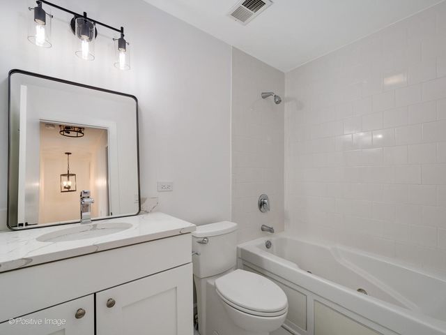 604 W Armitage Avenue, Chicago, IL 60614