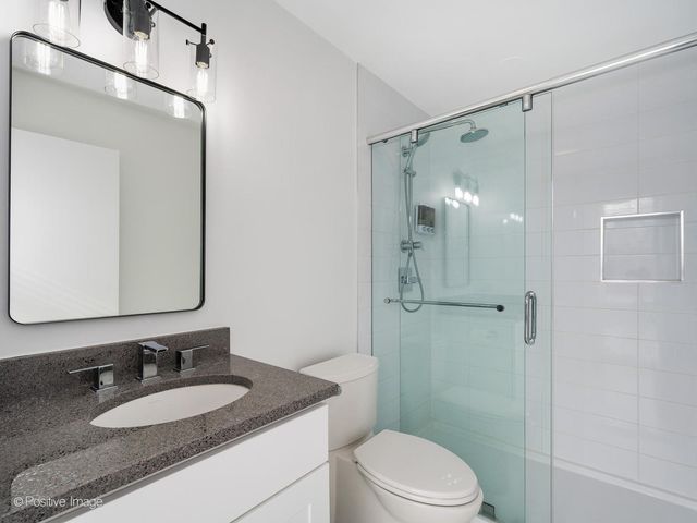 604 W Armitage Avenue, Chicago, IL 60614