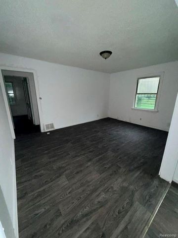 136 E Mcclellan Street, Flint, MI 48505