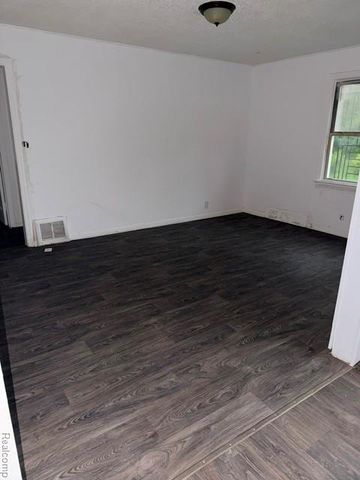 136 E Mcclellan Street, Flint, MI 48505