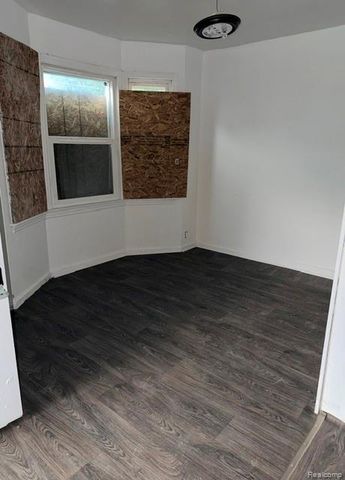 136 E Mcclellan Street, Flint, MI 48505