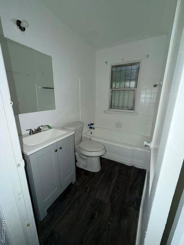 136 E Mcclellan Street, Flint, MI 48505