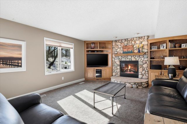 1237 Summit Oaks Drive, Burnsville, MN 55337