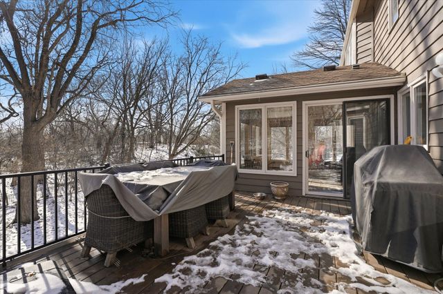 1237 Summit Oaks Drive, Burnsville, MN 55337