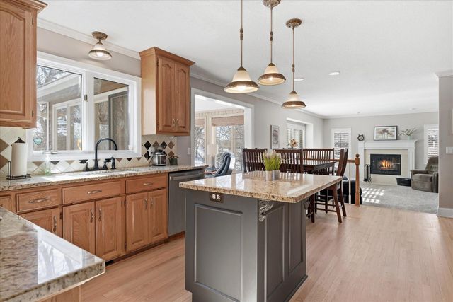 1237 Summit Oaks Drive, Burnsville, MN 55337