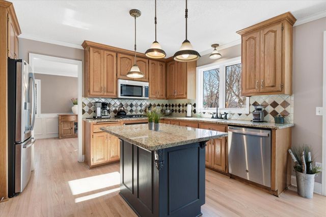 1237 Summit Oaks Drive, Burnsville, MN 55337