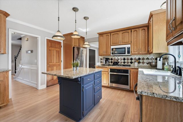 1237 Summit Oaks Drive, Burnsville, MN 55337