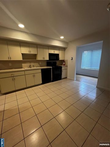 210 Rivervale Road 1, River Vale, NJ 07675