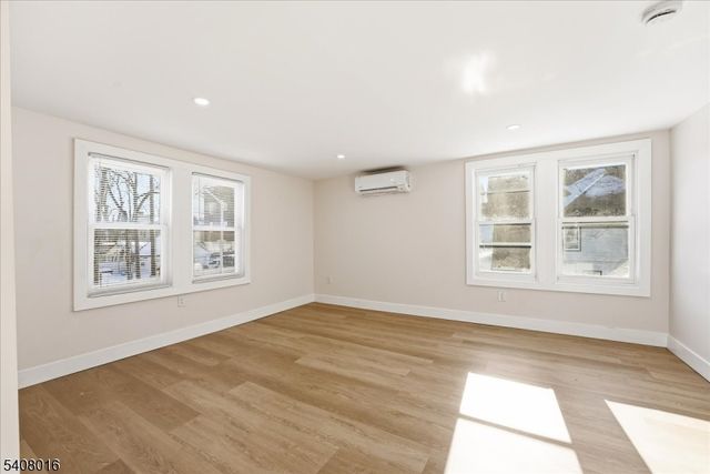 301 N Grove St, East Orange City, NJ 07017