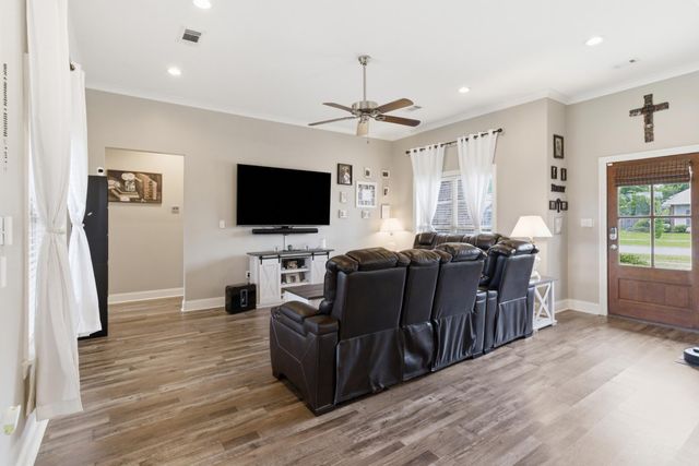 34 Castlewoods Way, Petal, MS 39465