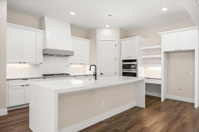 2180 Middlewood Circle, Granbury, TX 76049