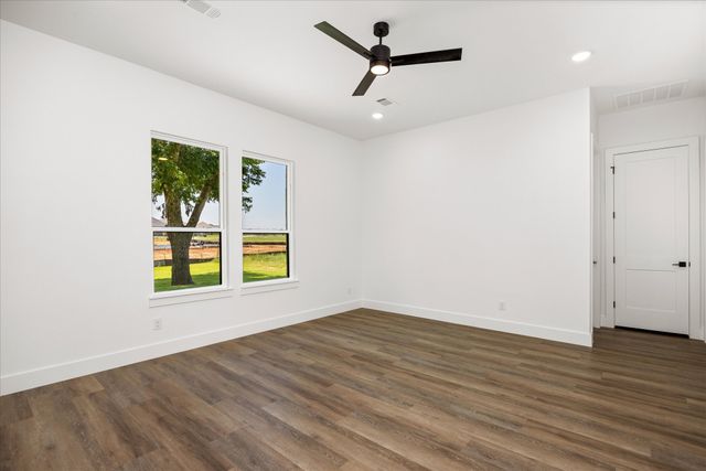 2180 Middlewood Circle, Granbury, TX 76049