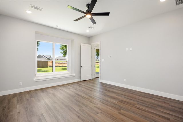 2180 Middlewood Circle, Granbury, TX 76049