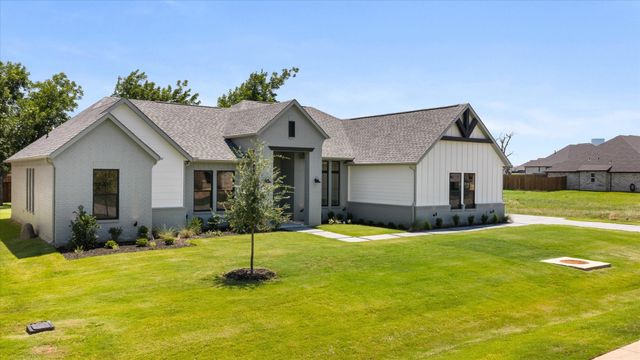 2180 Middlewood Circle, Granbury, TX 76049
