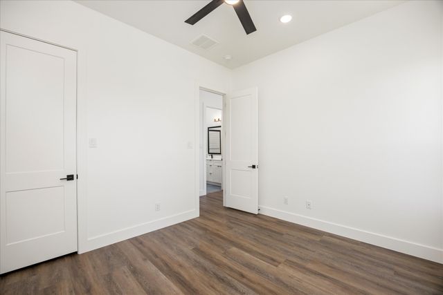 2180 Middlewood Circle, Granbury, TX 76049