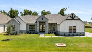 2180 Middlewood Circle, Granbury, TX 76049