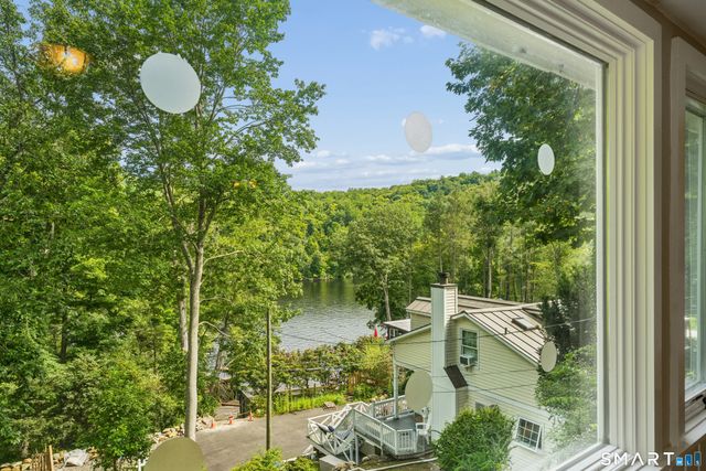 1 Algonquin Trail, Newtown, CT 06482