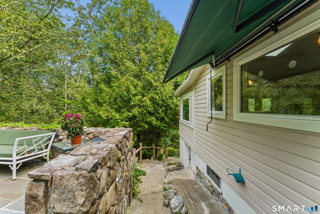 1 Algonquin Trail, Newtown, CT 06482