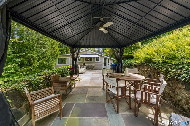 1 Algonquin Trail, Newtown, CT 06482