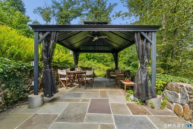 1 Algonquin Trail, Newtown, CT 06482