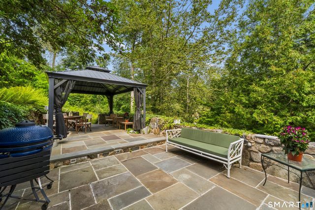 1 Algonquin Trail, Newtown, CT 06482