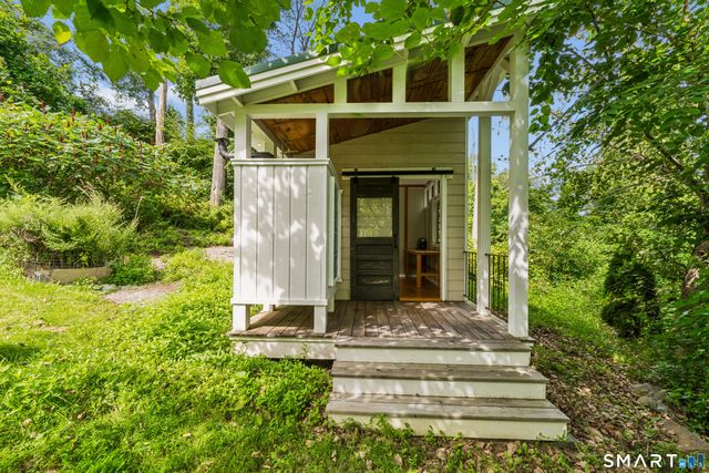 1 Algonquin Trail, Newtown, CT 06482