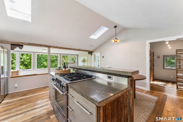 1 Algonquin Trail, Newtown, CT 06482