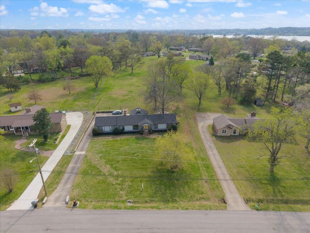 211 Lake Terrace Dr, Hendersonville, TN 37075