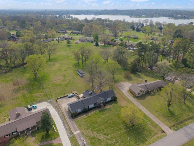 211 Lake Terrace Dr, Hendersonville, TN 37075