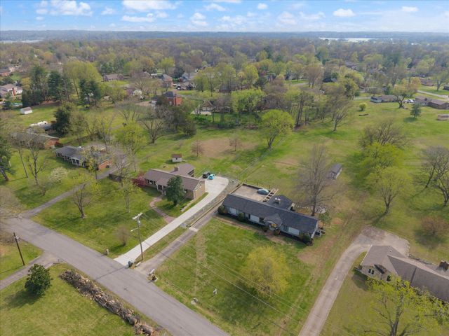 211 Lake Terrace Dr, Hendersonville, TN 37075