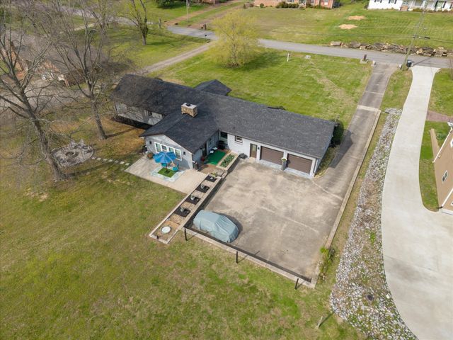211 Lake Terrace Dr, Hendersonville, TN 37075