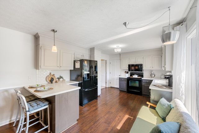 211 Lake Terrace Dr, Hendersonville, TN 37075