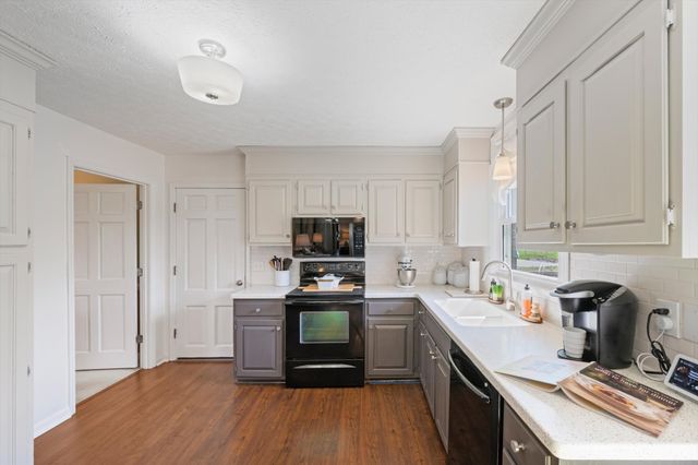 211 Lake Terrace Dr, Hendersonville, TN 37075