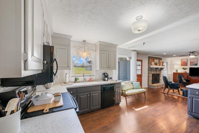 211 Lake Terrace Dr, Hendersonville, TN 37075