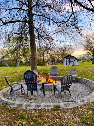 211 Lake Terrace Dr, Hendersonville, TN 37075