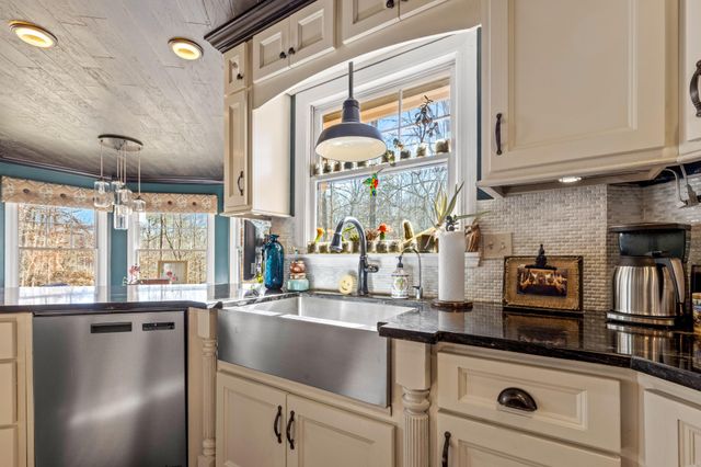 9030 Finney Point Drive, Ooltewah, TN 37363