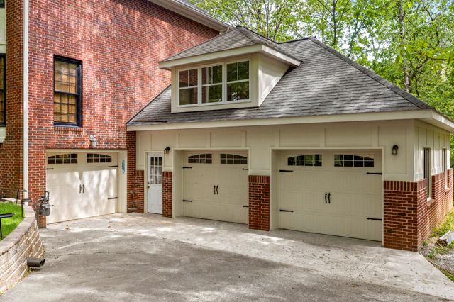 9030 Finney Point Drive, Ooltewah, TN 37363