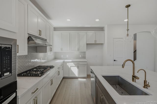 527 Athabaska Trail, New Braunfels, TX 78130