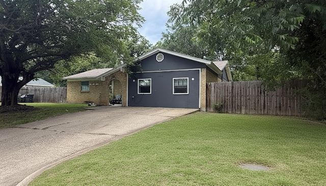 1204 Thannisch Court, Arlington, TX 76011