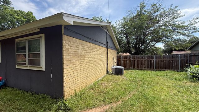 1204 Thannisch Court, Arlington, TX 76011