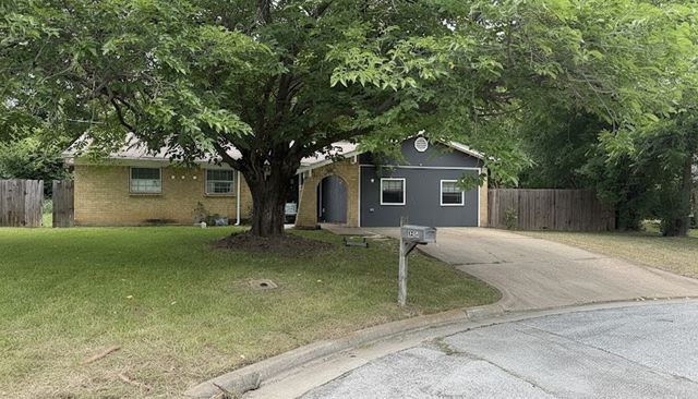 1204 Thannisch Court, Arlington, TX 76011