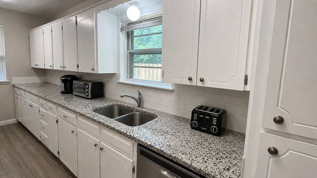 1204 Thannisch Court, Arlington, TX 76011